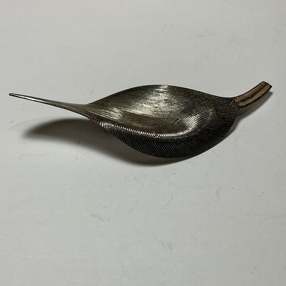 Beau Sterling Leaf 🍃 Brooch. 2.25 inches long - Picture 3 of 6